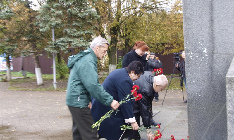 Цветы к памятнику А.Н. Туполеву 2017