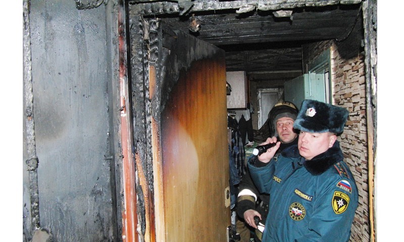 В Кимрах пожарные спасли мужчину из горящей квартиры