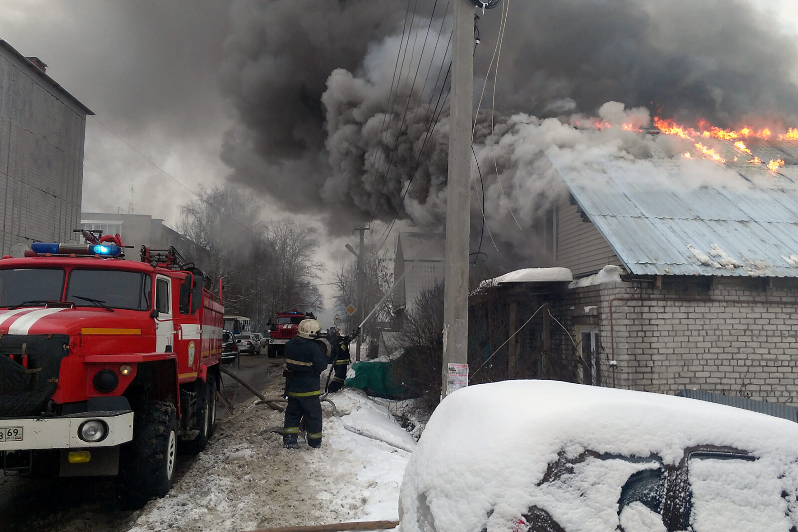 пожар в белоярском районе свердловской области. лукново. пожар в новосинеглазово. сгорел магазин пятерочка. сгорела пятерочка.
