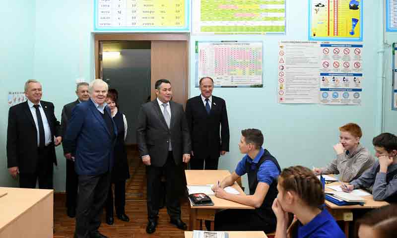 Игорь Руденя посетил образовательные учреждения Вышнего Волочка и района