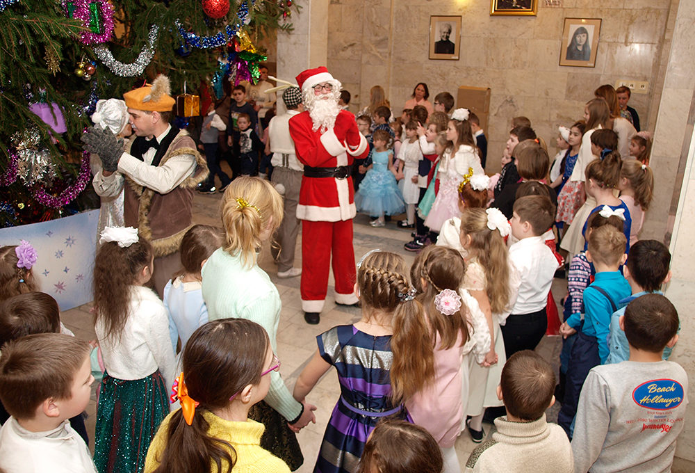 фото елки кимры. театр кимры актеры. кимры новый год. кимры новый год. елка в кимрах.