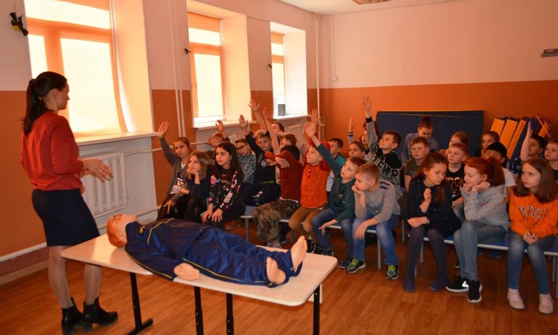 Специалисты «Тверьэнерго» провели урок электробезопасности для школьников