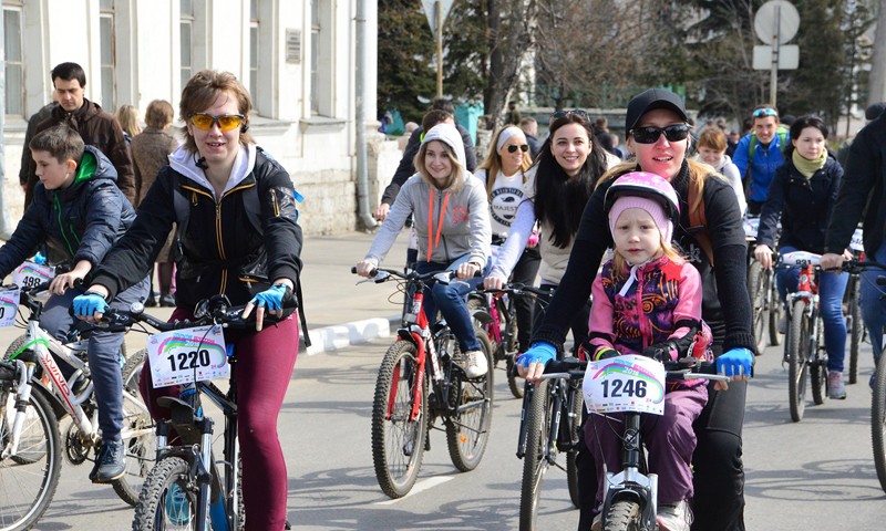 В Тверской области лето встречают семейным велопарадом