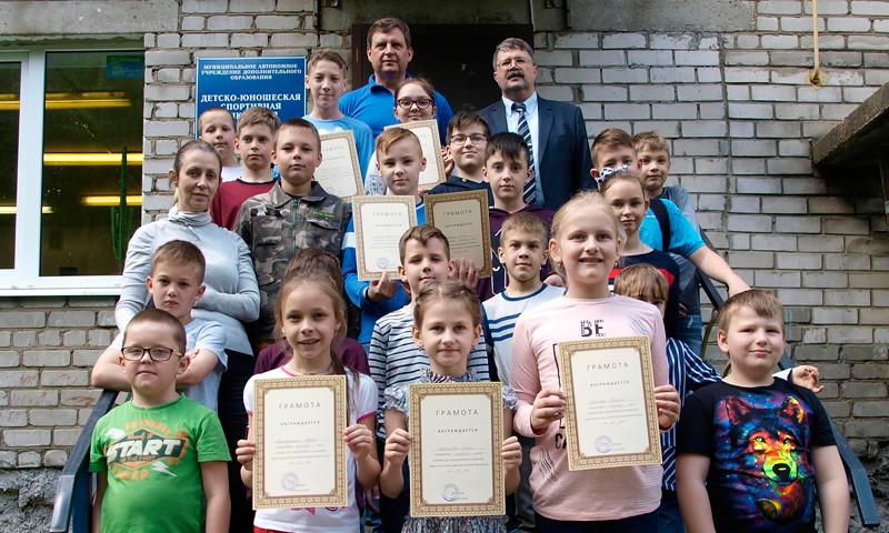 Сенатор Андрей Епишин наградил победителей большого шахматного праздника в Кимрах