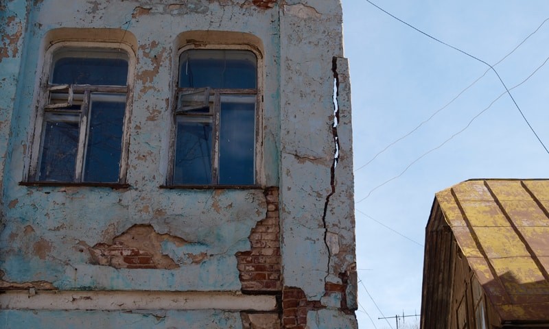 Трещина на доме Теплова в городе Кимры