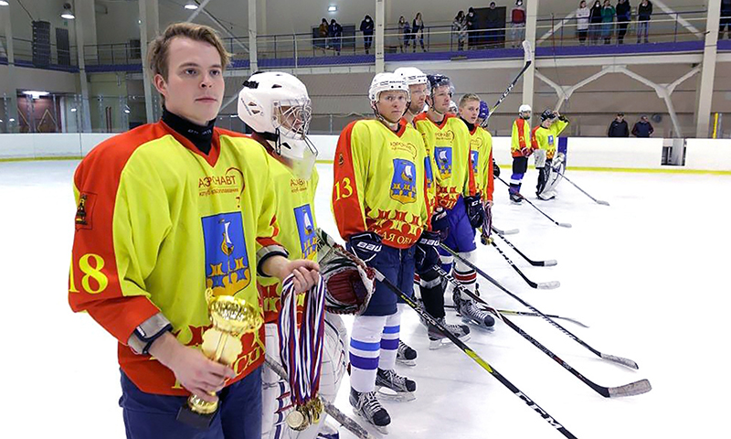 17-летние хоккеисты из Кимр выиграли золото чемпионата, а юниоры на пути к победе