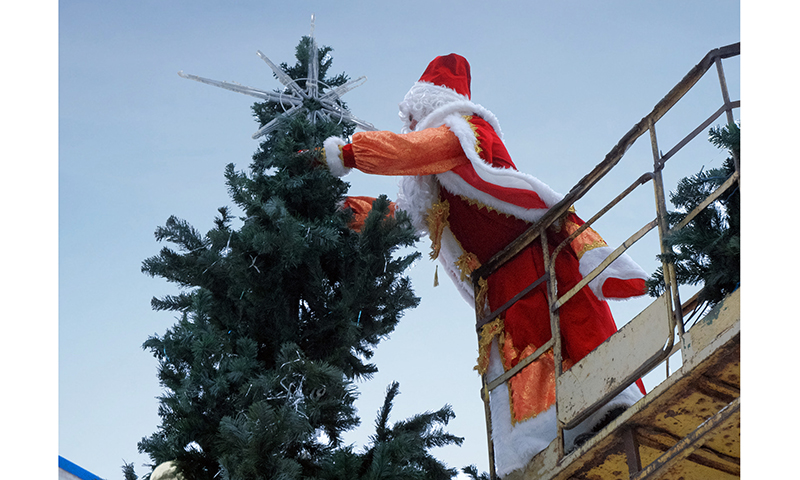 Дед Мороз поработал на высоте в Савёлове