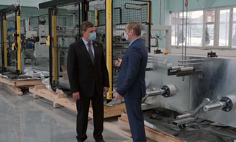 На кимрской фабрике имени Горького готовится к вводу новый автоматический комплекс по производству респираторов