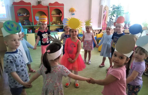 Весенняя жизнь детских садиков и школ