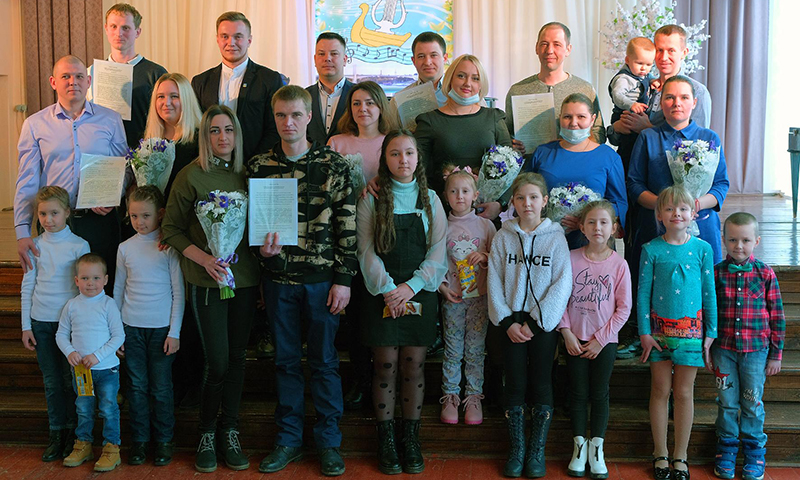 многодетная семья получили квартиру невинномысск. магнит кимры заречье. кимры семья морковина. семейный кимры. кимры 50 лет влксм.