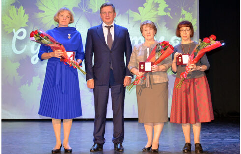 Учителей поздравляли в ДК «40 лет Октября»