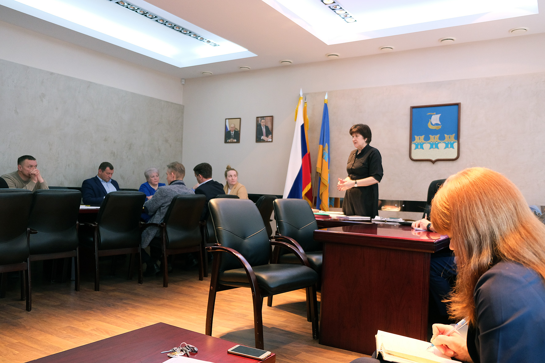 Глава города Кимры Ирина Балковая дает пояснения