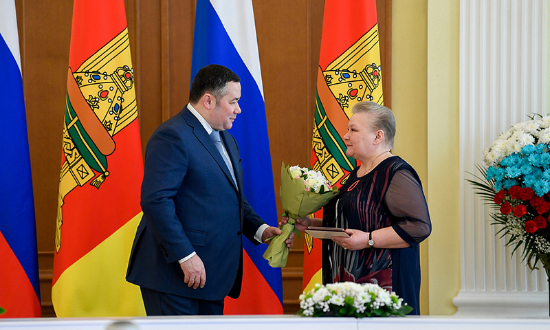 Губернатор Игорь Руденя вручил женщинам награды