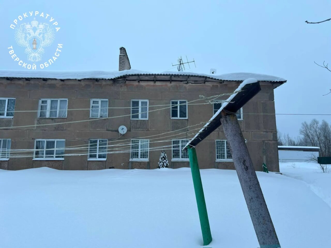 Снег продавил крышу двухэтажного жилого дома в городе Кимры 3 42d723lkga 2yd6dt0eb8
