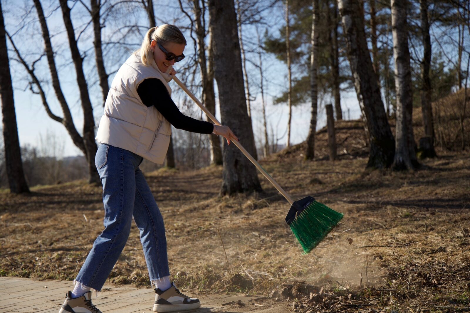 Масштабная экологическая акция стартовала в Кимрском округе субботником администрации в городском парке 9 i7djvx9bbja
