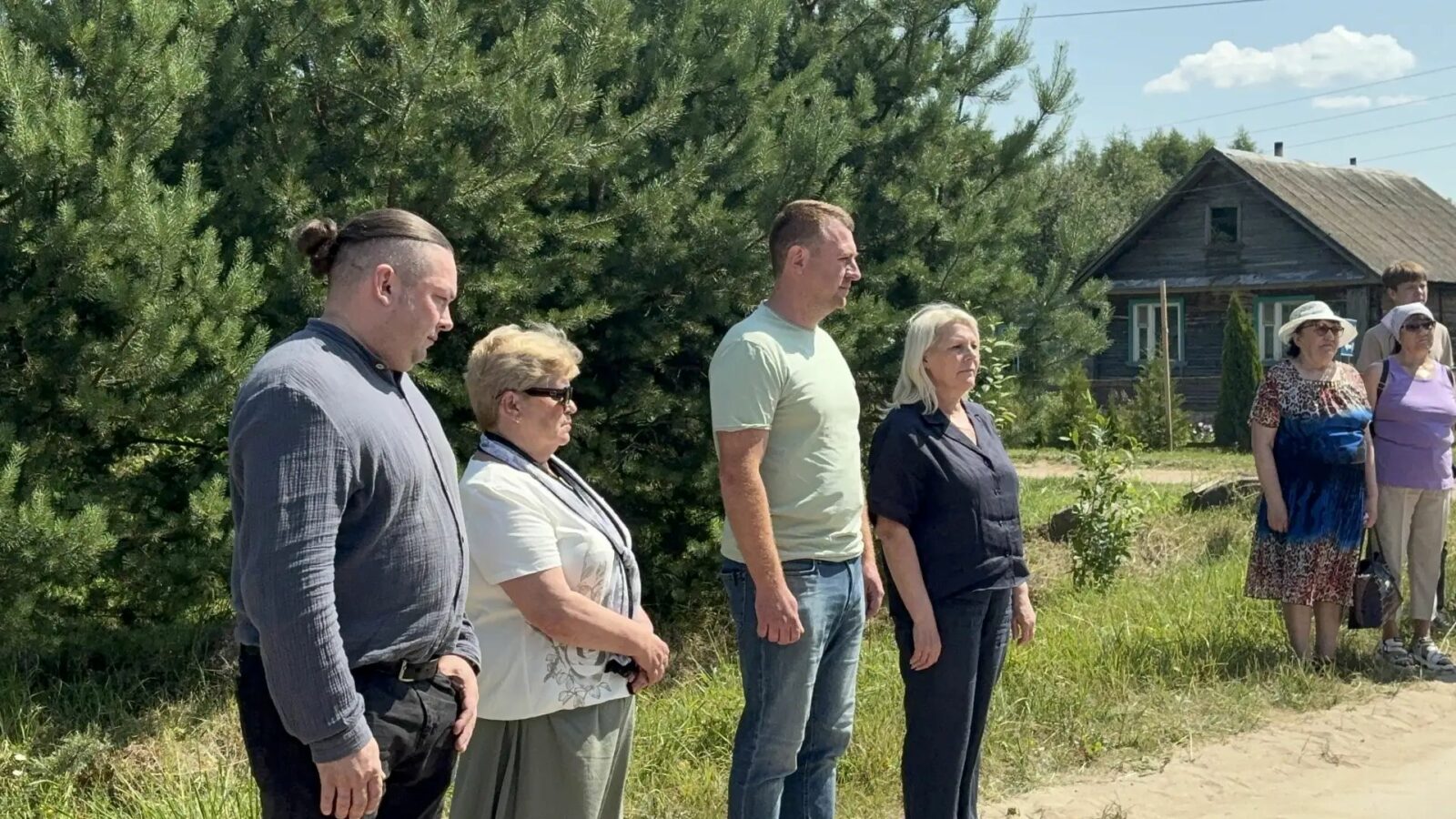 «Знать и помнить»: аллея из туй в память о воинах в деревне Неклюдово. 4 img 20260703 144809 0505690858843647454413
